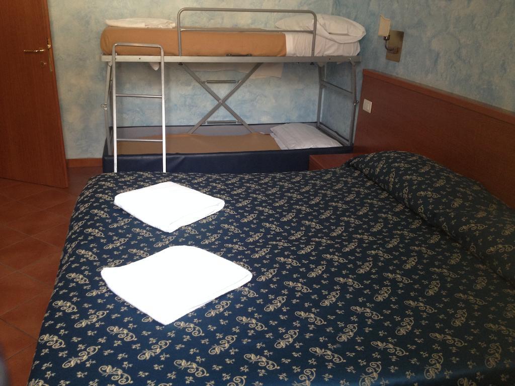 Roma Termini Inn Δωμάτιο φωτογραφία